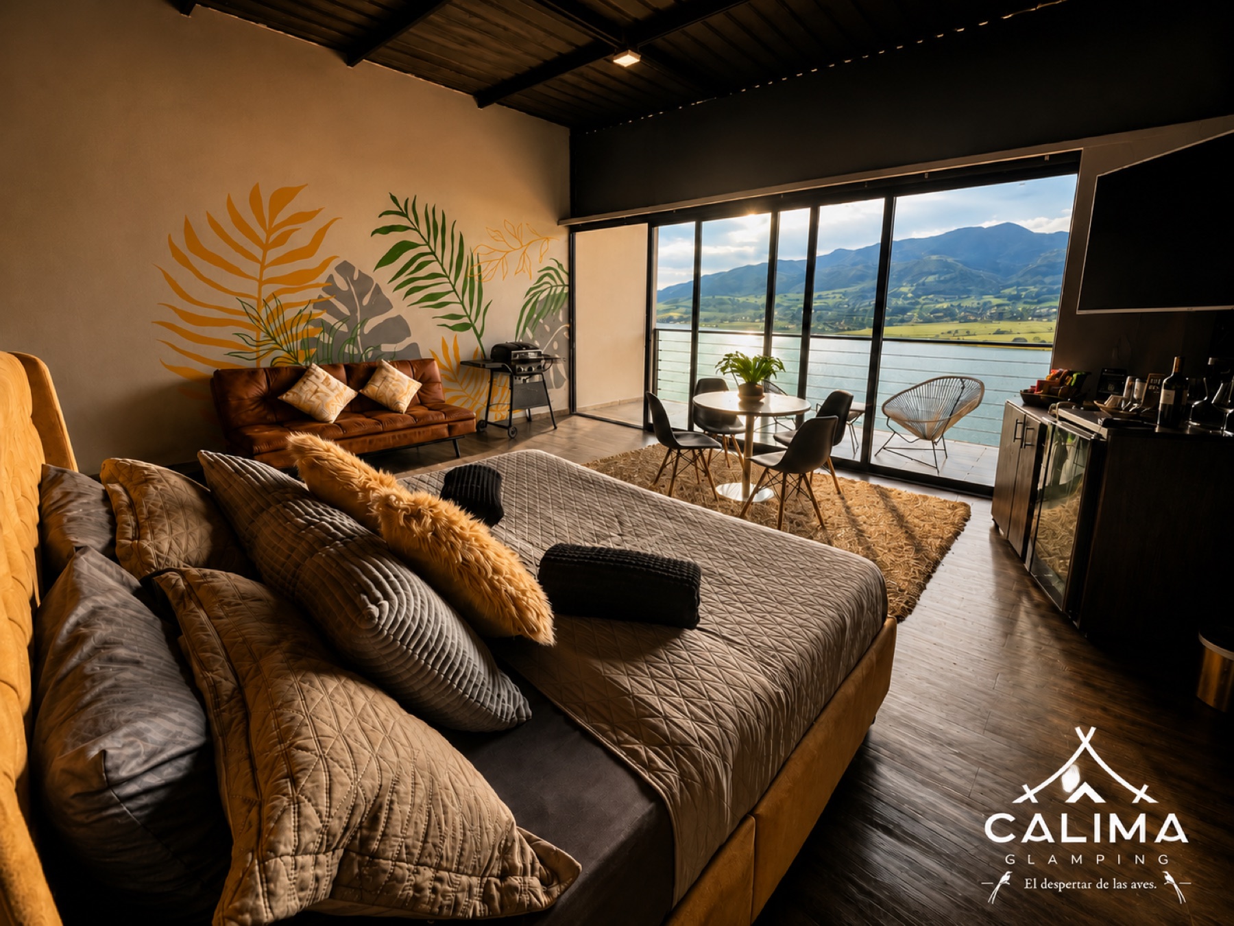 Interior de Luxury con vista panorámica al Lago Calima